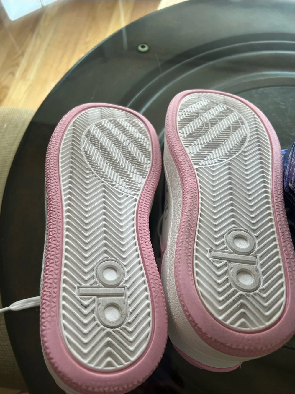 ALO Yoga Recovery Mode Women’s Pink and White Low-Top Sneakers Size 6.5